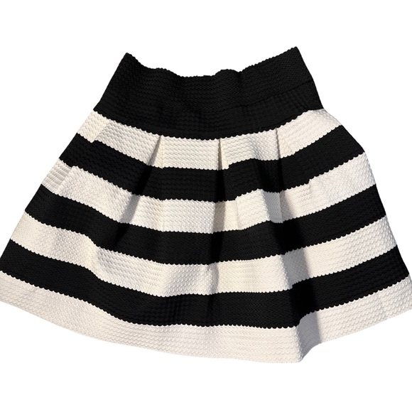 Black & White Striped Textured Skirt Small - Picture 1 of 2